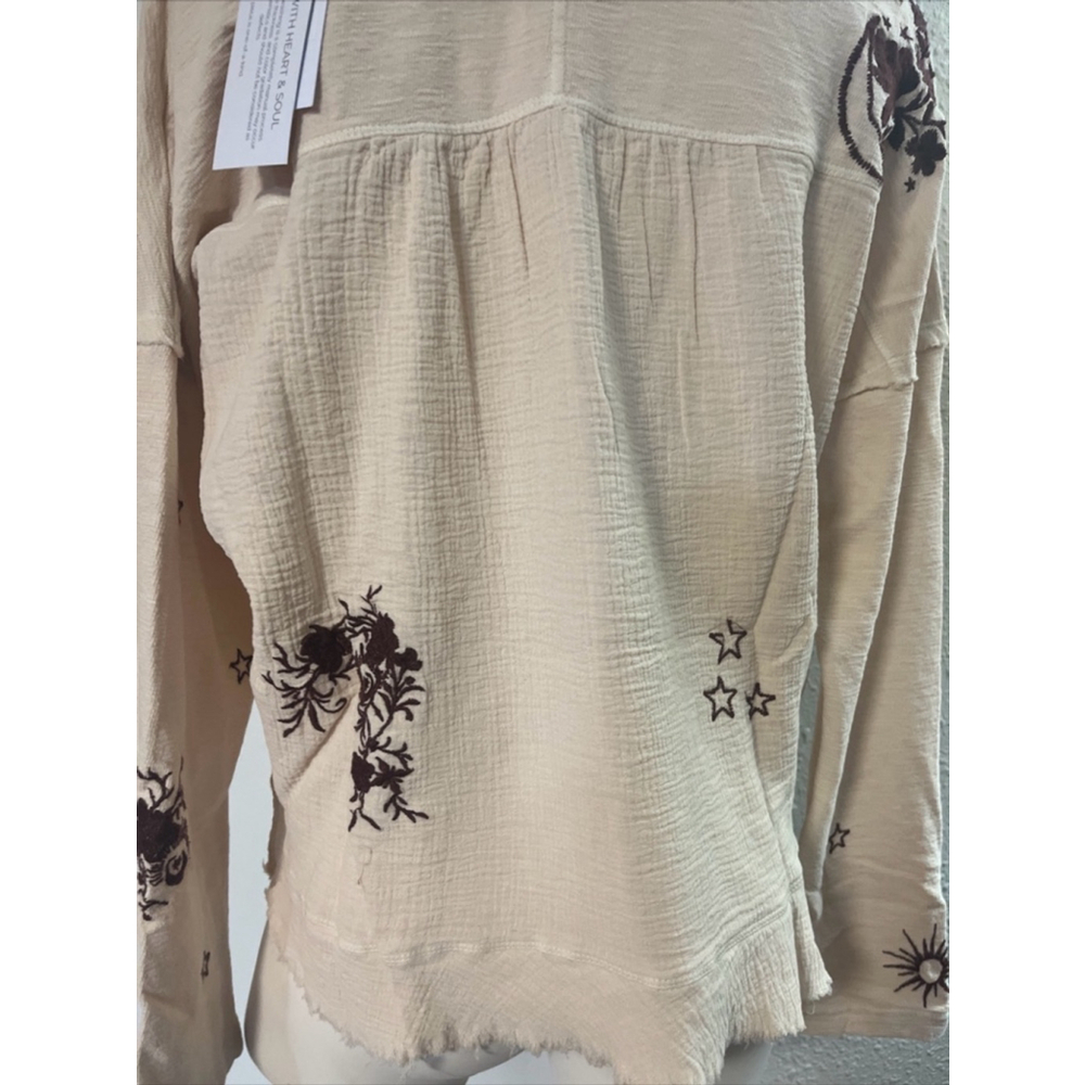 NWT distressed women’s embroidered sweater blouse by Caite Kyla Seo - Picture 4 of 16